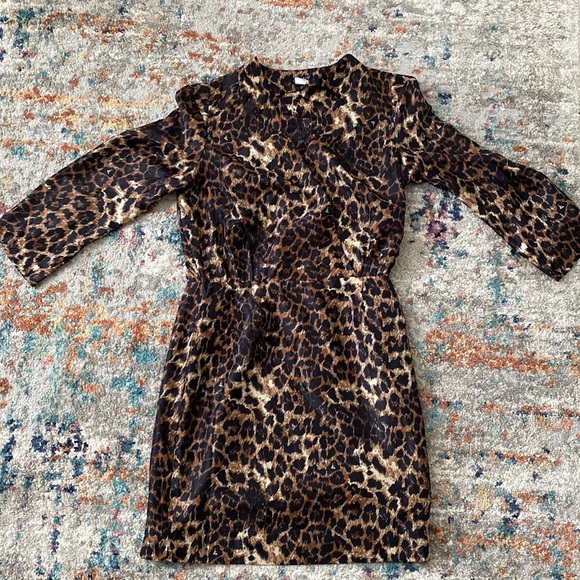 VENUS Dresses & Skirts - Sexy leopard print mini dress